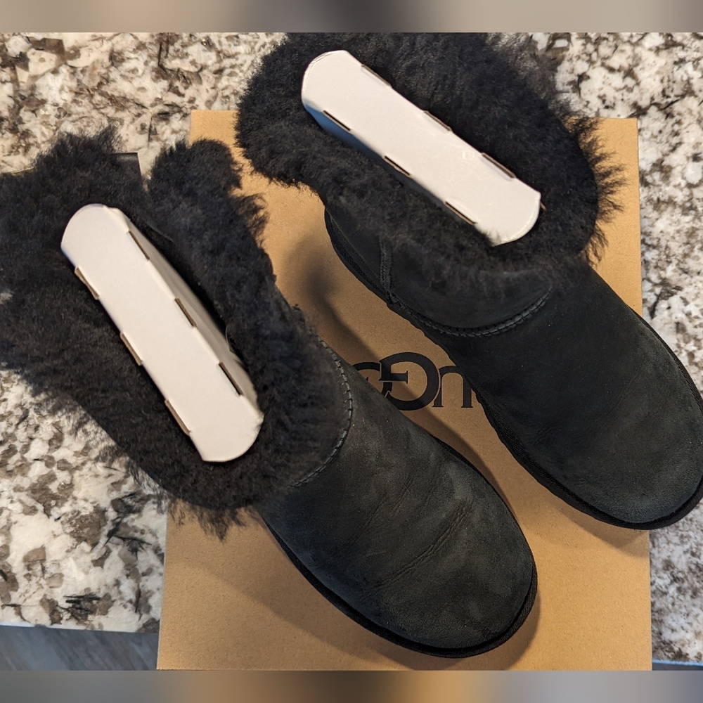 UGG Mini Bailey Bow - Size 8 - Black - Worn Twice - Picture 3 of 5